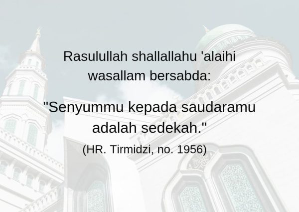 Menebar Senyum Sebagai Sedekah yang Ringan